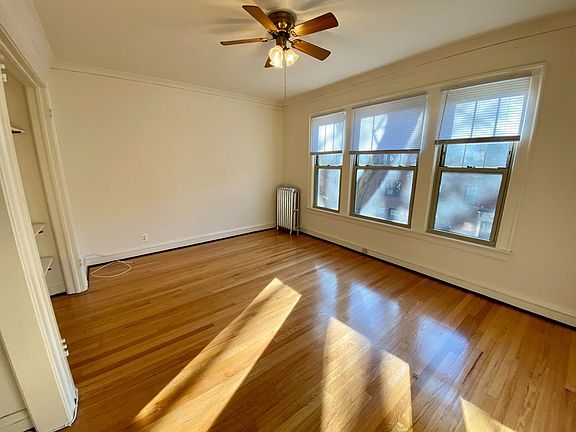 2nd image of 1946 W Winnemac Ave APT 1