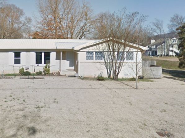 1005 Willow Cove Cir SE