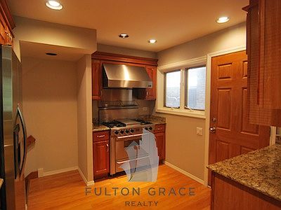4th image of 424 W Wellington Ave #B