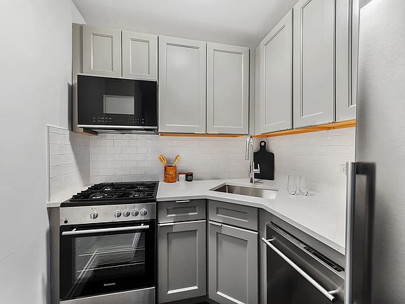 3rd image of 50-54 E 8th St #4C