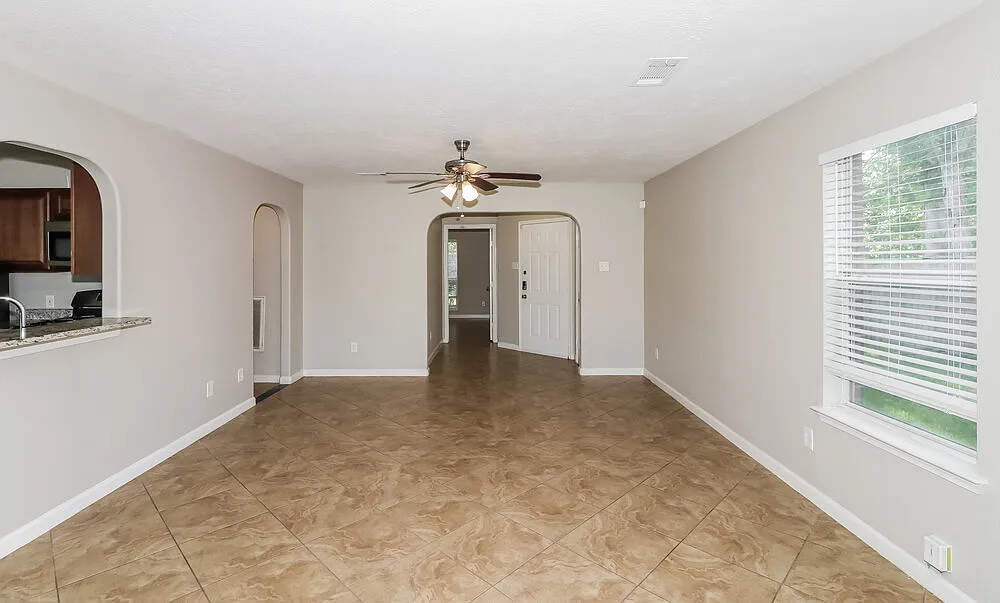 3 bed, 2.0 bath, 1260 sqft, $1,690 — Photo 4