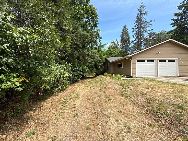 2435 City View St — Photo 2