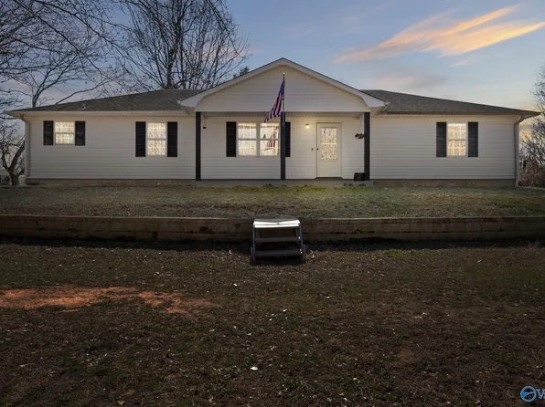 105 Nacoles Dr, Grant, AL 35747