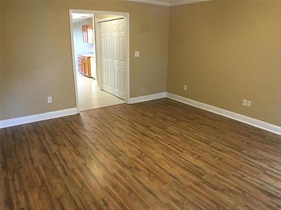 5th image of 206 Melvina Dr