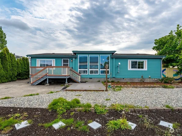 680 9th St, Blaine, WA 98230