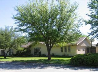 1100 Rosedale Dr, Gainesville, TX 76240