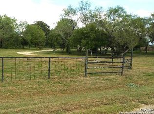 45 S View Dr, Lytle, TX 78052