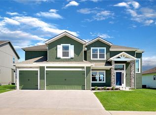 528 SE Carter Rd, Lees Summit, MO 64082