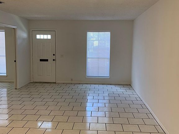 2nd image of 113 Townhouse Ln