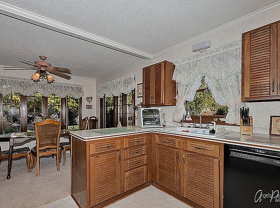 3rd image of 11 N Lake Ave