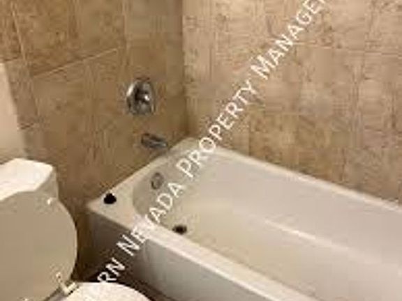 5th image of 2028 Daley St APT 3