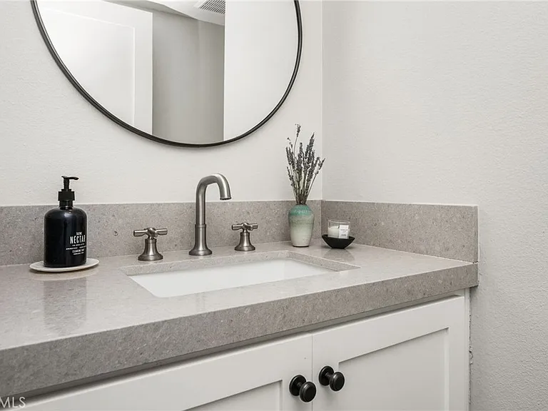 2726 Hilltop Dr — Photo 14