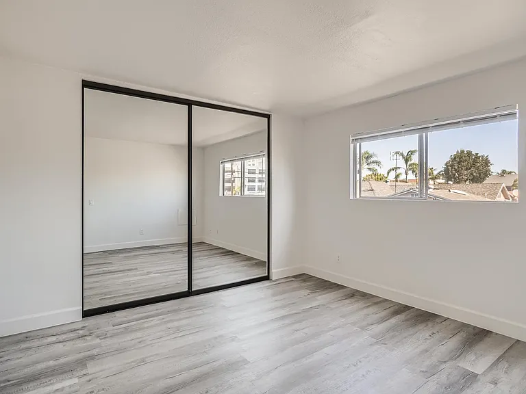 3825 Van Dyke Ave #6 — Photo 8