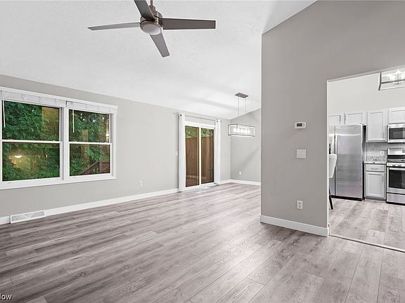 4th image of 9045 Arden Dr