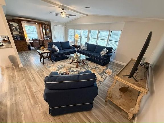 3rd image of 100 Las Palmas Blvd #100