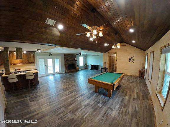 3rd image of 954 Jones Landing Rd