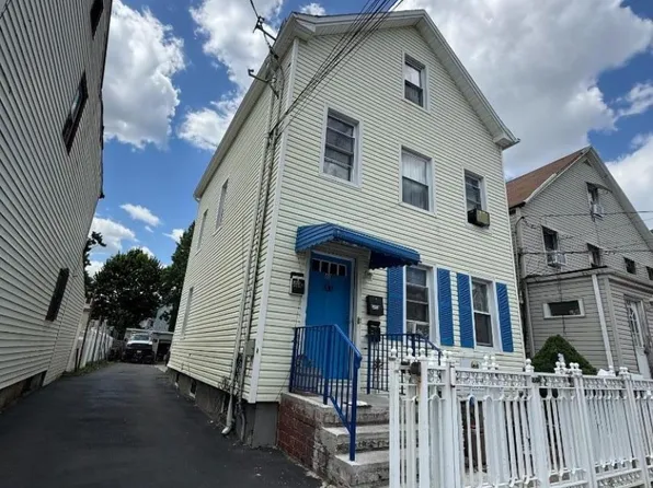 40 Smith St, Elizabeth City, NJ 07201