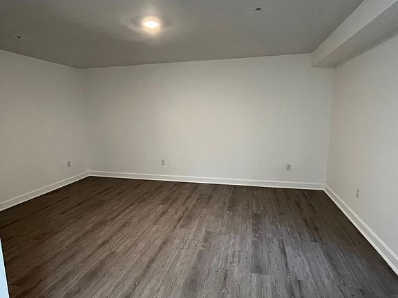 Large Basement bedroom - rented