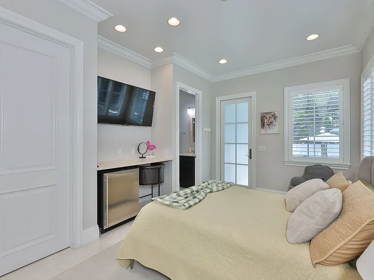 629 Riviera Dr — Photo 50