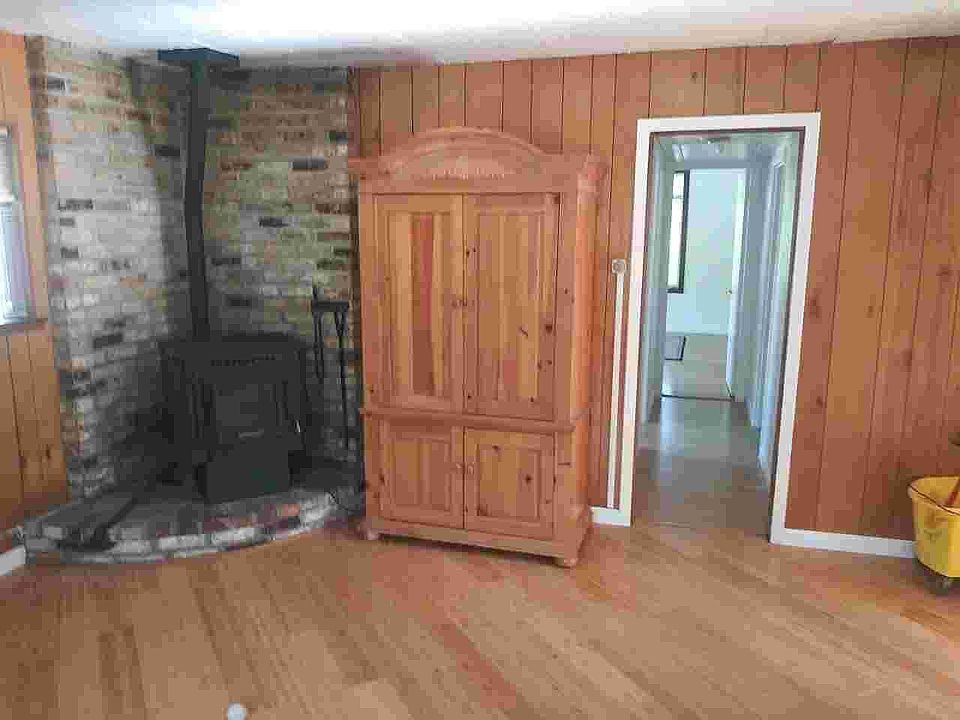Living room with wood pellet fireplace