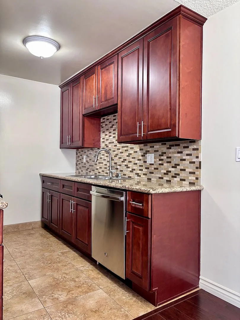 519 N. Hayworth Ave. — Photo 4