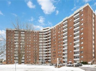 20 Chesterton Dr #707, Ottawa, ON K2E 6Z7