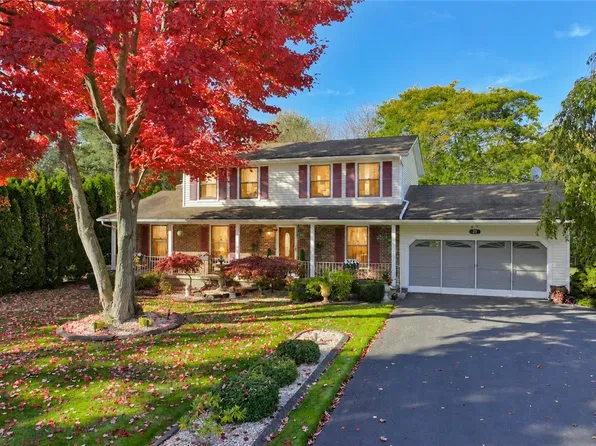 27 Briar Wood Ln, Rochester, NY 14626