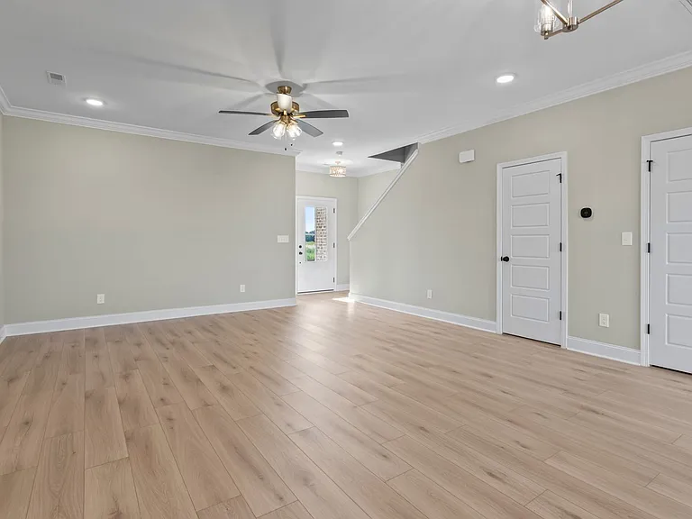 243 Susan Lynn Dr — Photo 9