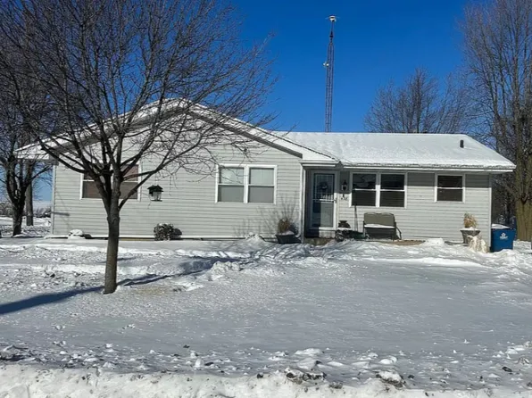 438 W Walnut St, Ladd, IL 61329