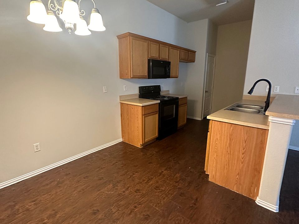 1st image of 946 Sylvia St