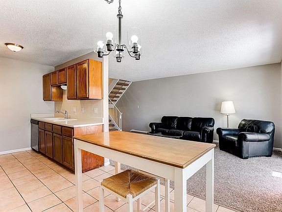 5th image of 1646 City View Dr Unit 19