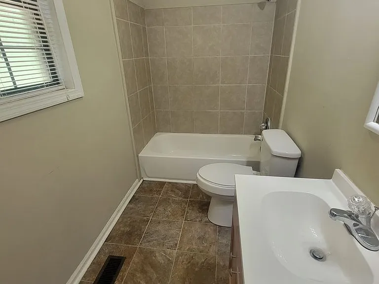 1630 Church Ave SE — Photo 13