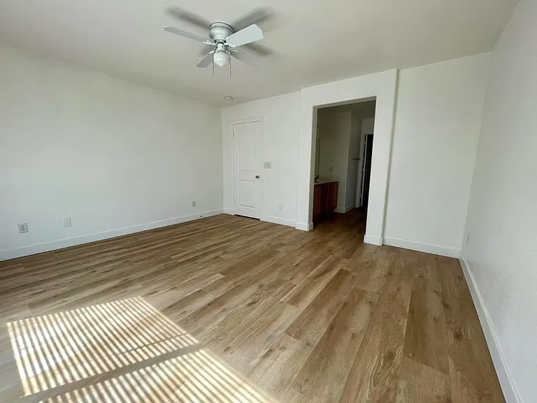 10055 Capistrello Ave — Photo 14