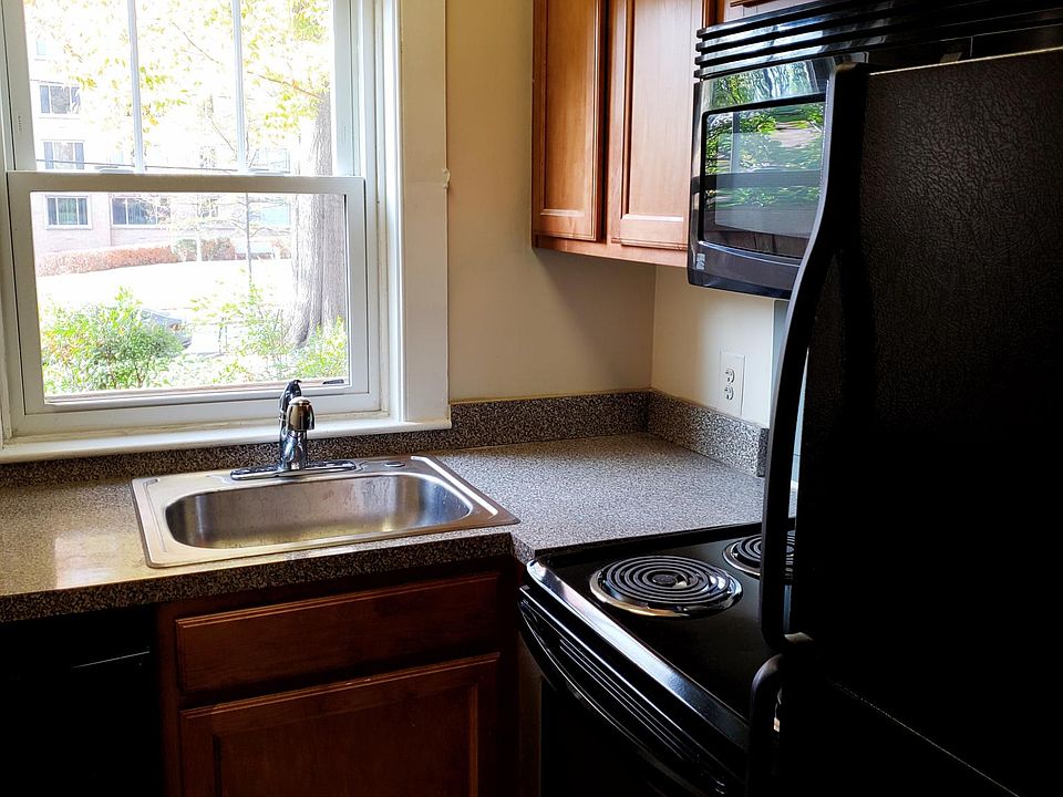Small but fully equipped kitchen