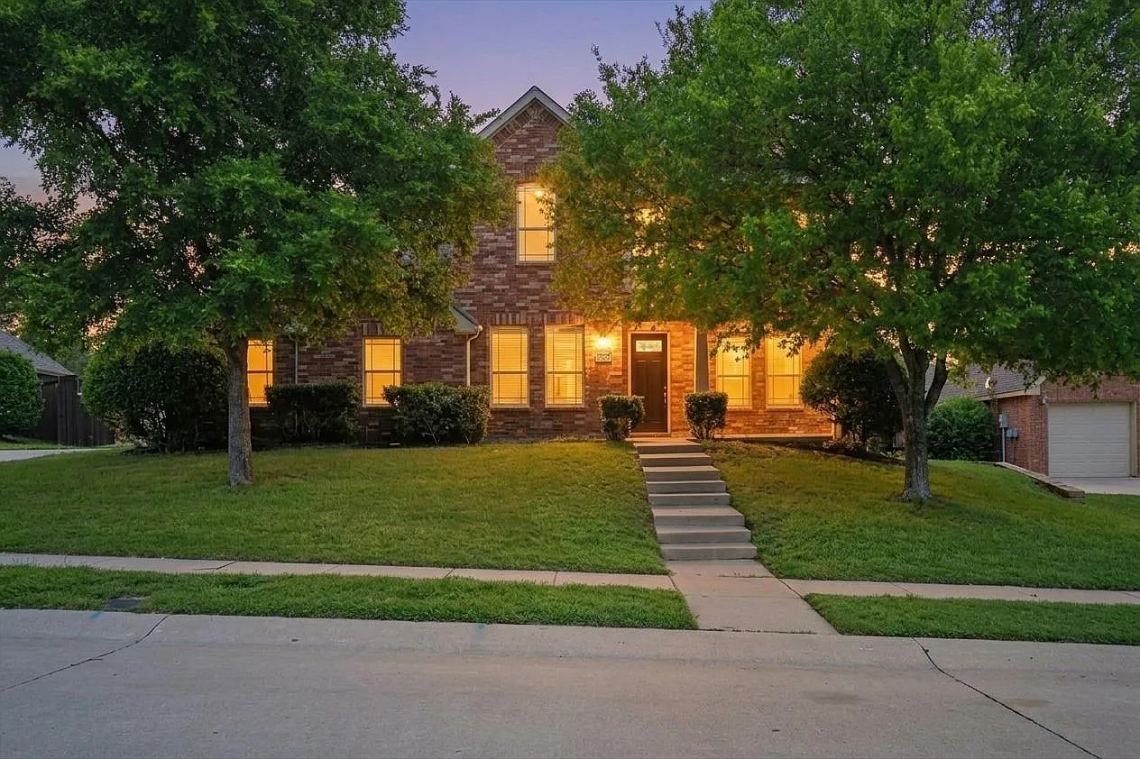 4 bed, 3.5 bath, 3009 sqft, $2,700 — Photo 1