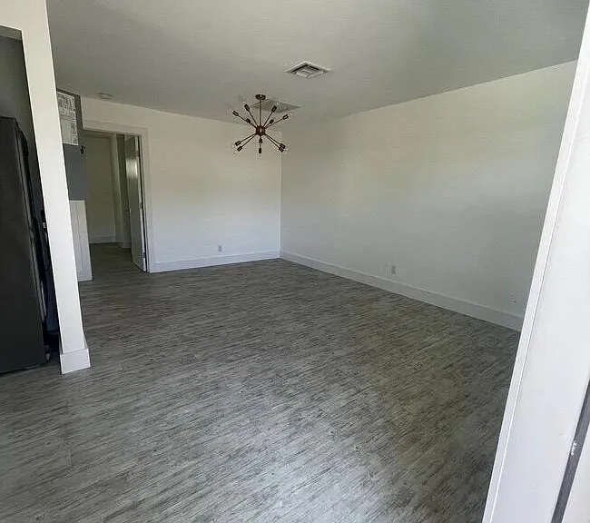 35 SW 6th St #3 — Photo 1