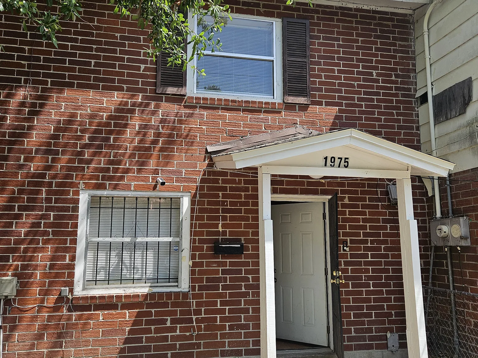 3 bed, 1120 sqft, $1,300 — Photo 1