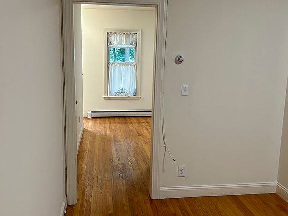 4th image of 221 Albion St Floor 1