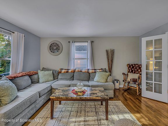 5th image of 114 Thompson St