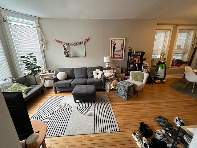 1st image of 1019 W Newport Ave #1