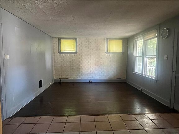 4th image of 8116 Pelham Ave