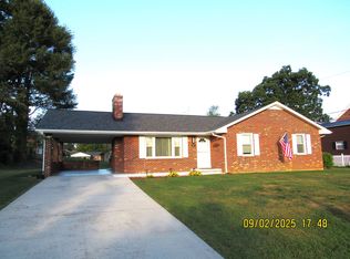 350 Hickory Dr, Christiansburg, VA 24073