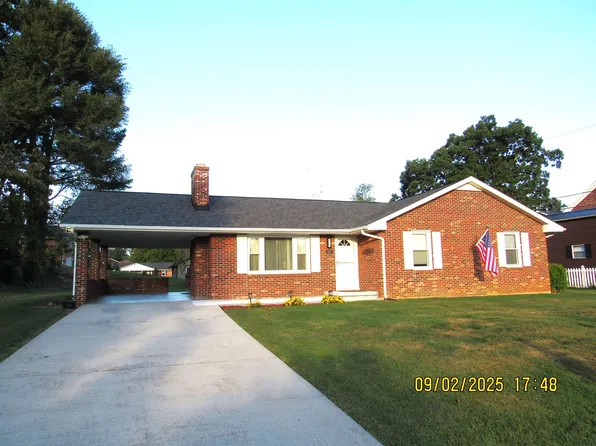 350 Hickory Dr, Christiansburg, VA 24073