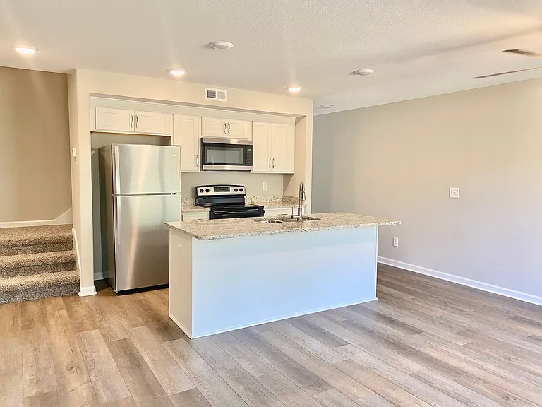 943 Center Rd — Photo 10