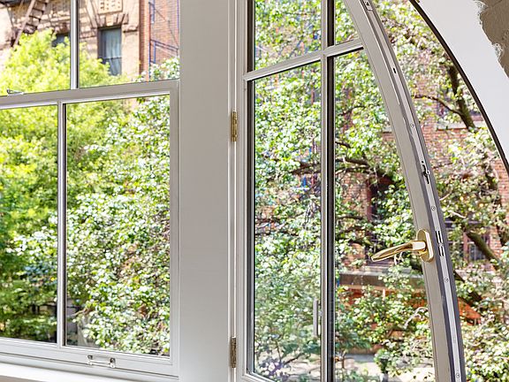 5th image of 720 Greenwich St #2J