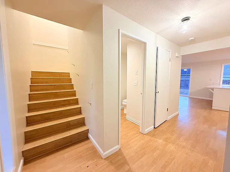 275 Hillshire Dr — Photo 10