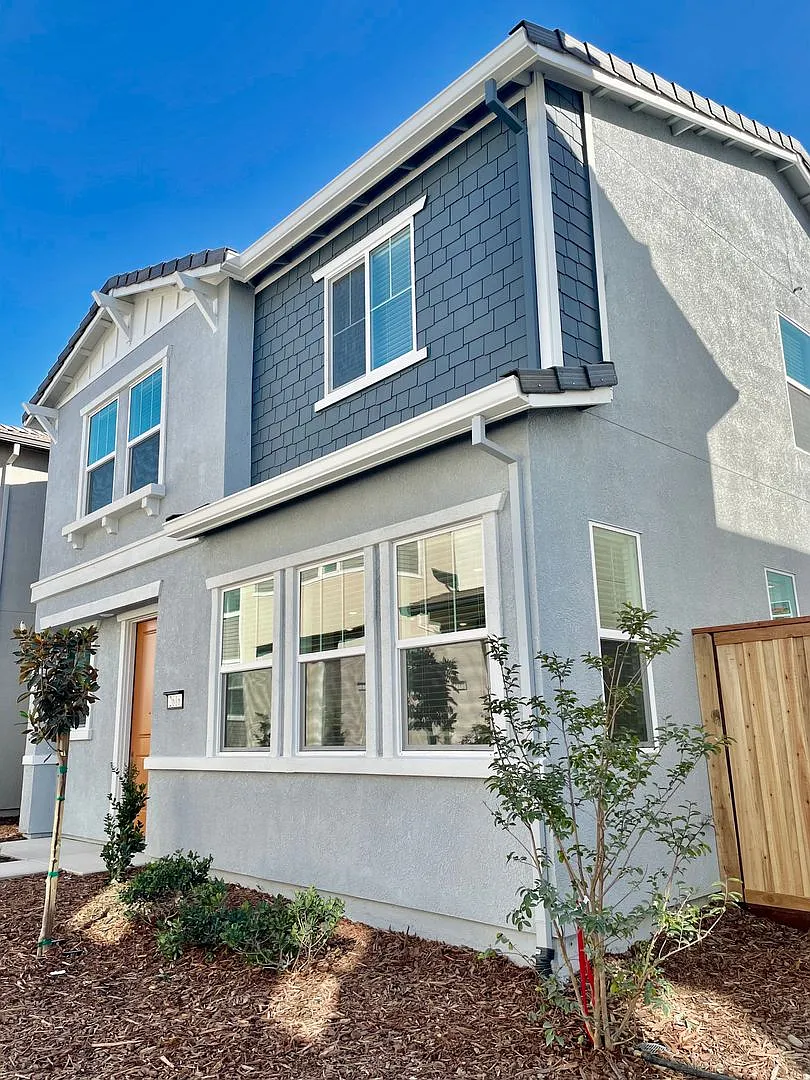 Beautiful Newer Home! — Photo 1