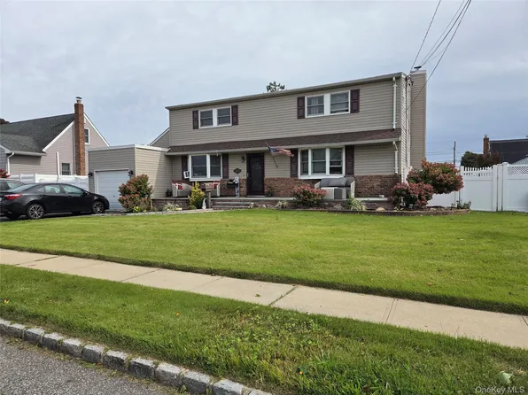 609 Alwick Avenue, West Islip, NY 11795