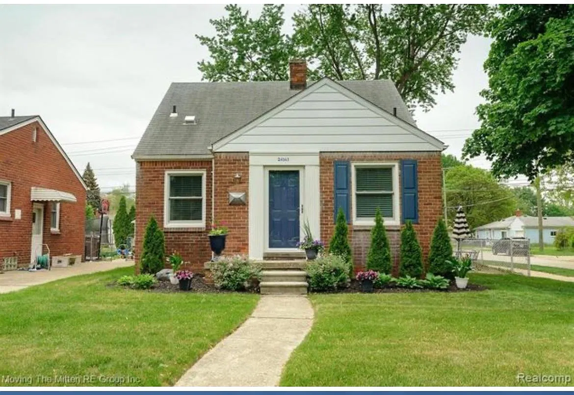 24163 Ross St photo 1