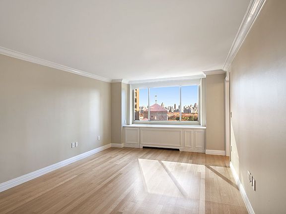 4th image of 30 W 63rd St APT 20VW